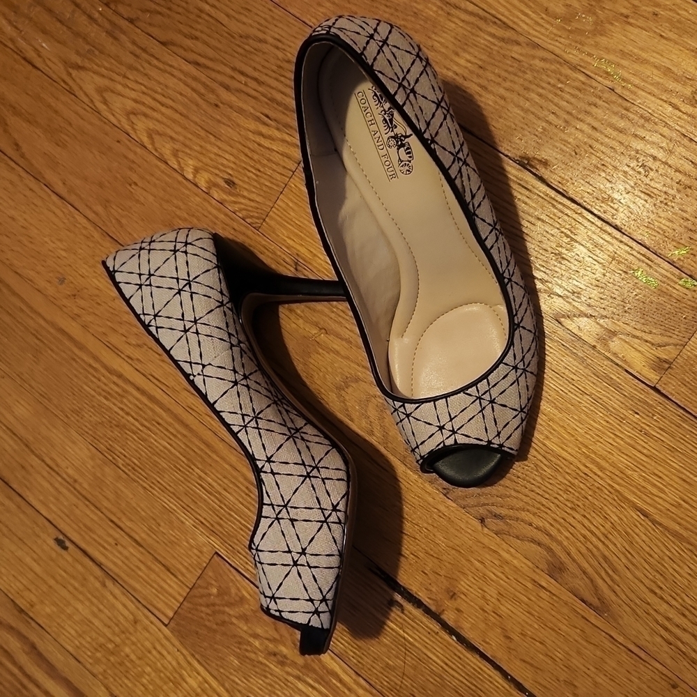 𝅺COACH & Four heels womens size 7.5